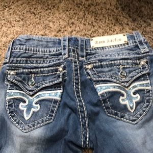 Sz 28 rock revival jeans.